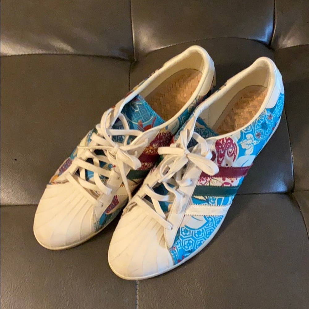 Women’s shoes
